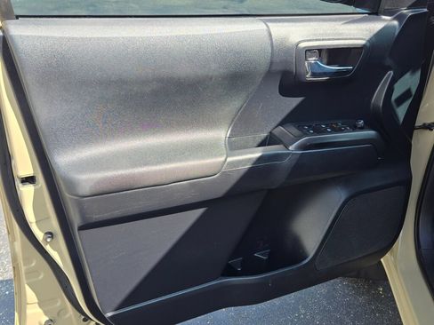 Used 2019 Toyota Tacoma TRD Sport RWD image 21