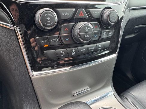 Used 2021 Jeep Grand Cherokee Limited AWD/4WD image 19