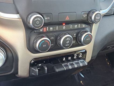 Used 2019 RAM 1500 Laramie AWD/4WD image 14
