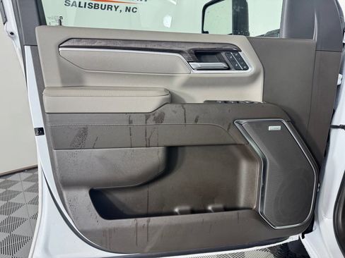 Used 2024 Chevrolet Silverado 2500 LTZ w/ LTZ Plus Package AWD/4WD image 9