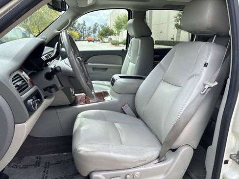 Used 2013 Chevrolet Tahoe LTZ RWD image 23