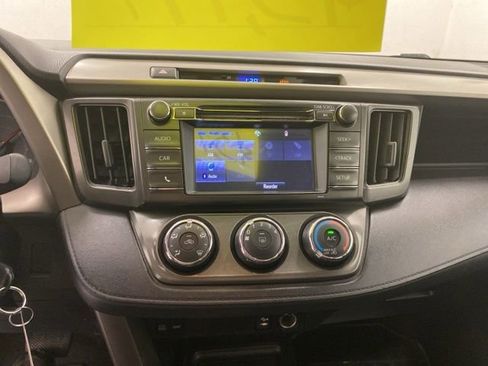 Used 2015 Toyota RAV4 LE FWD image 17