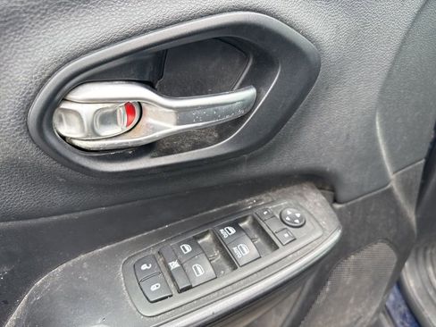 Used 2014 Jeep Cherokee Trailhawk AWD/4WD image 8