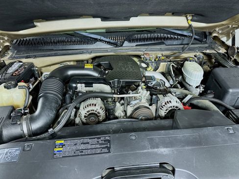 Used 2004 Chevrolet Silverado 3500 2WD Extended Cab w/ Heavy-Duty Power Package image 29