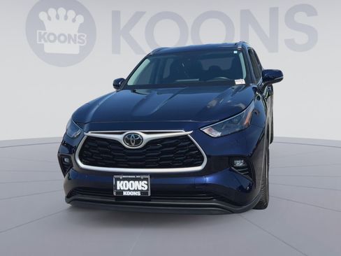Used 2023 Toyota Highlander LE FWD image 5