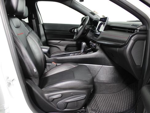 Used 2025 Jeep Compass Trailhawk AWD/4WD image 9