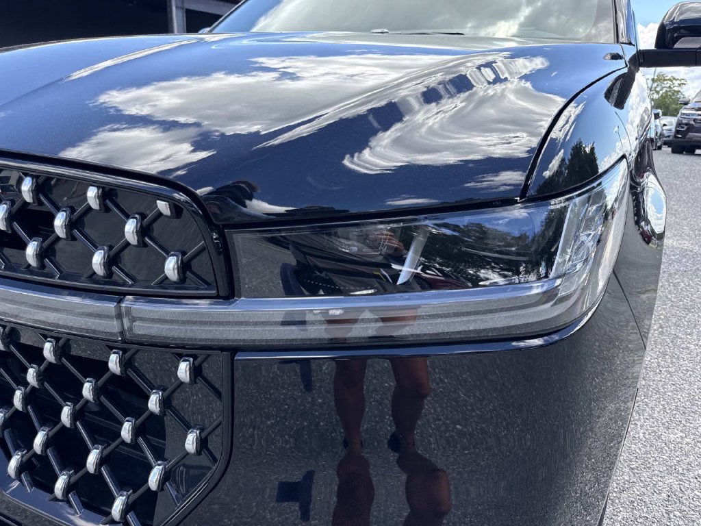 New 2027 Lincoln Navigator Black Label AWD/4WD image 9