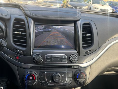 Used 2014 Chevrolet Impala LT w/ Convenience Package image 11