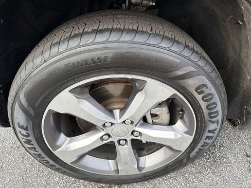 Used 2022 Jeep Grand Cherokee L Limited image 11