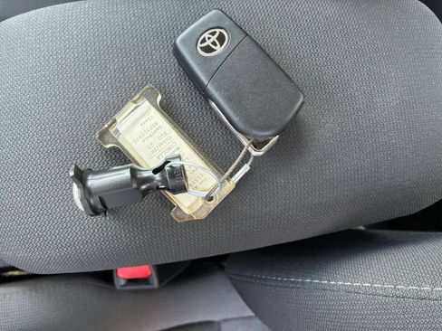 Used 2025 Toyota Corolla LE FWD image 20