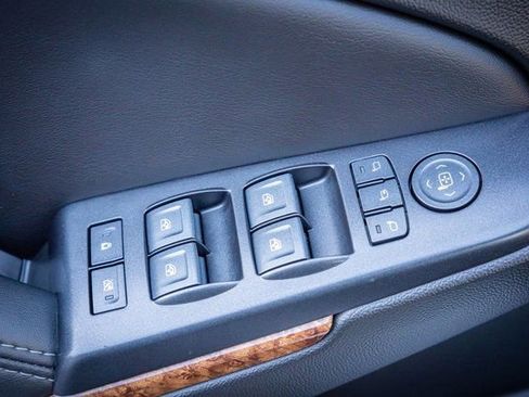 Used 2018 Chevrolet Tahoe Premier image 15