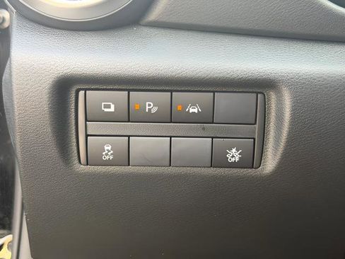 Used 2025 Nissan Versa S w/ Trunk Package image 9