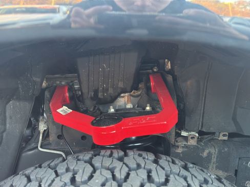 Used 2019 Nissan Titan SV w/ SV Convenience Package image 11