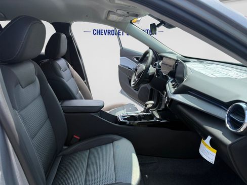 New 2026 Chevrolet Trax LT w/ Midnight Edition FWD image 13
