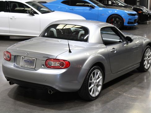 Used 2011 MAZDA MX-5 Miata Touring image 16
