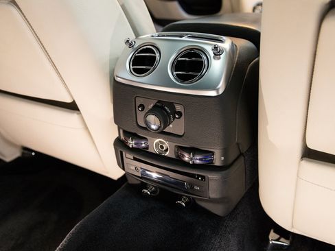 Used 2014 Rolls-Royce Ghost image 24