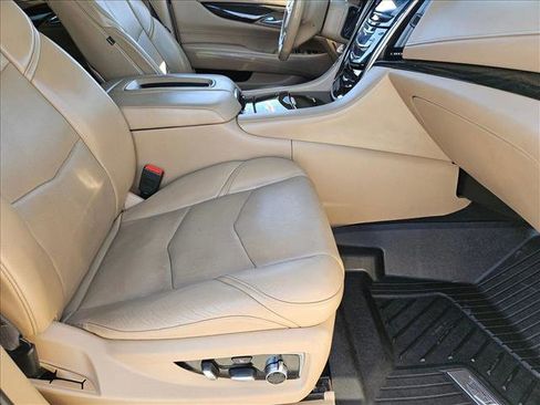 Used 2018 Cadillac Escalade ESV Platinum image 21
