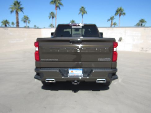 Used 2023 Chevrolet Silverado 1500 High Country w/ Z71 Off-Road Package image 7