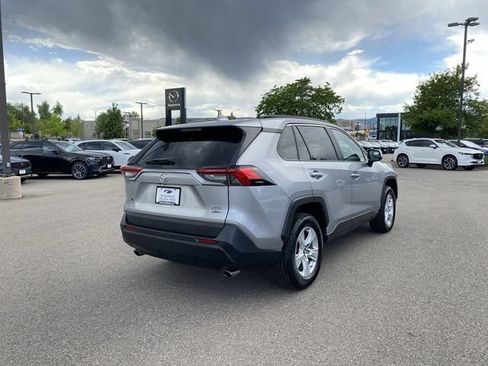 Used 2019 Toyota RAV4 XLE AWD/4WD image 6