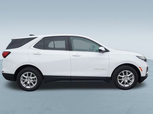Used 2022 Chevrolet Equinox LT w/ Driver Convenience Package image 11