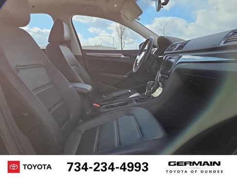Used 2018 Volkswagen Passat 2.0T SE FWD image 14