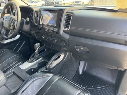 Used 2022 Nissan Frontier SV image 5