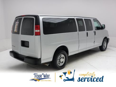 Used 2019 Chevrolet Express 3500 LS RWD image 4