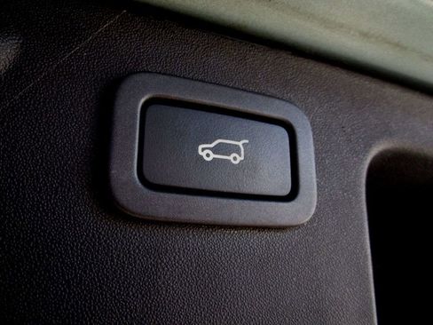 Used 2015 Land Rover Discovery Sport HSE Luxury image 31
