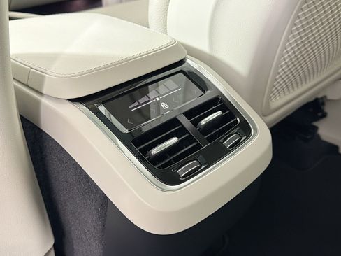 Used 2023 Volvo XC90 B5 Core image 26