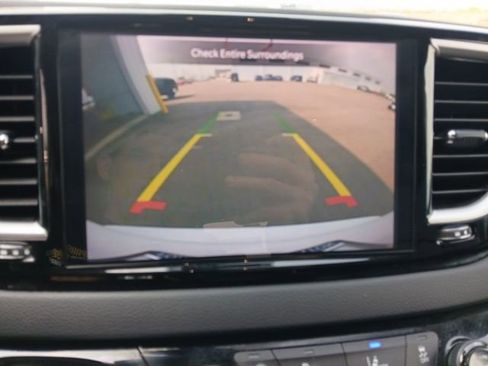 Used 2024 Chrysler Pacifica Touring-L FWD image 24