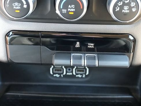 Used 2020 RAM 1500 Big Horn RWD image 35