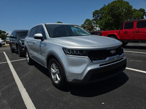 Certified 2021 Kia Sorento LX FWD image 4