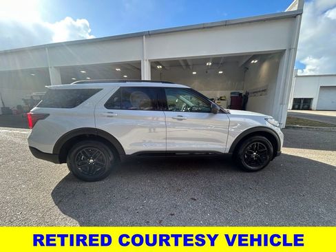New 2026 Ford Explorer Active RWD image 3