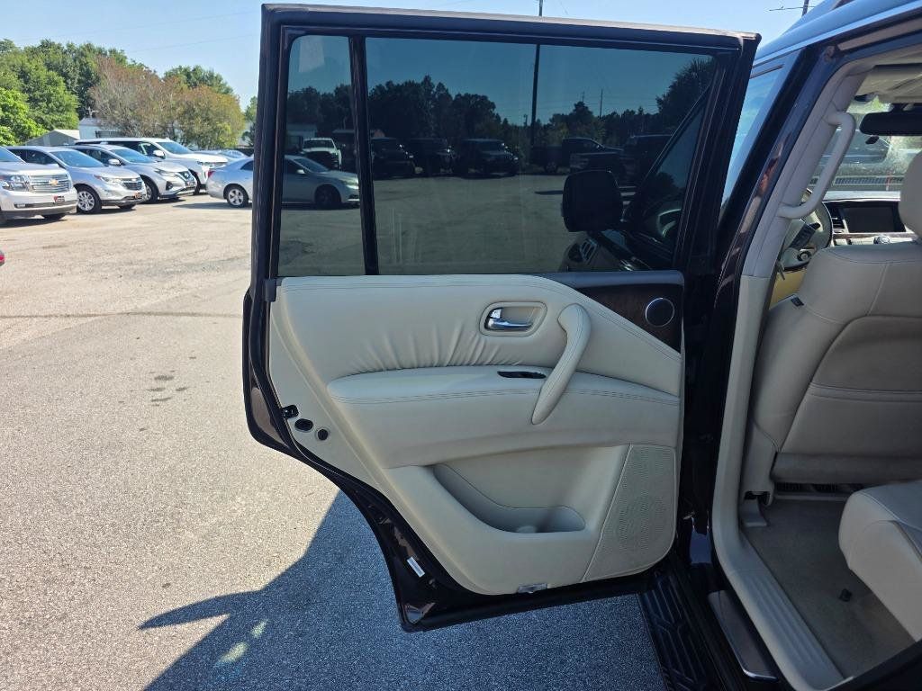 Used 2012 INFINITI QX56 4WD w/ Deluxe Touring Pkg image 10