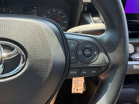 Used 2025 Toyota Corolla LE FWD image 30