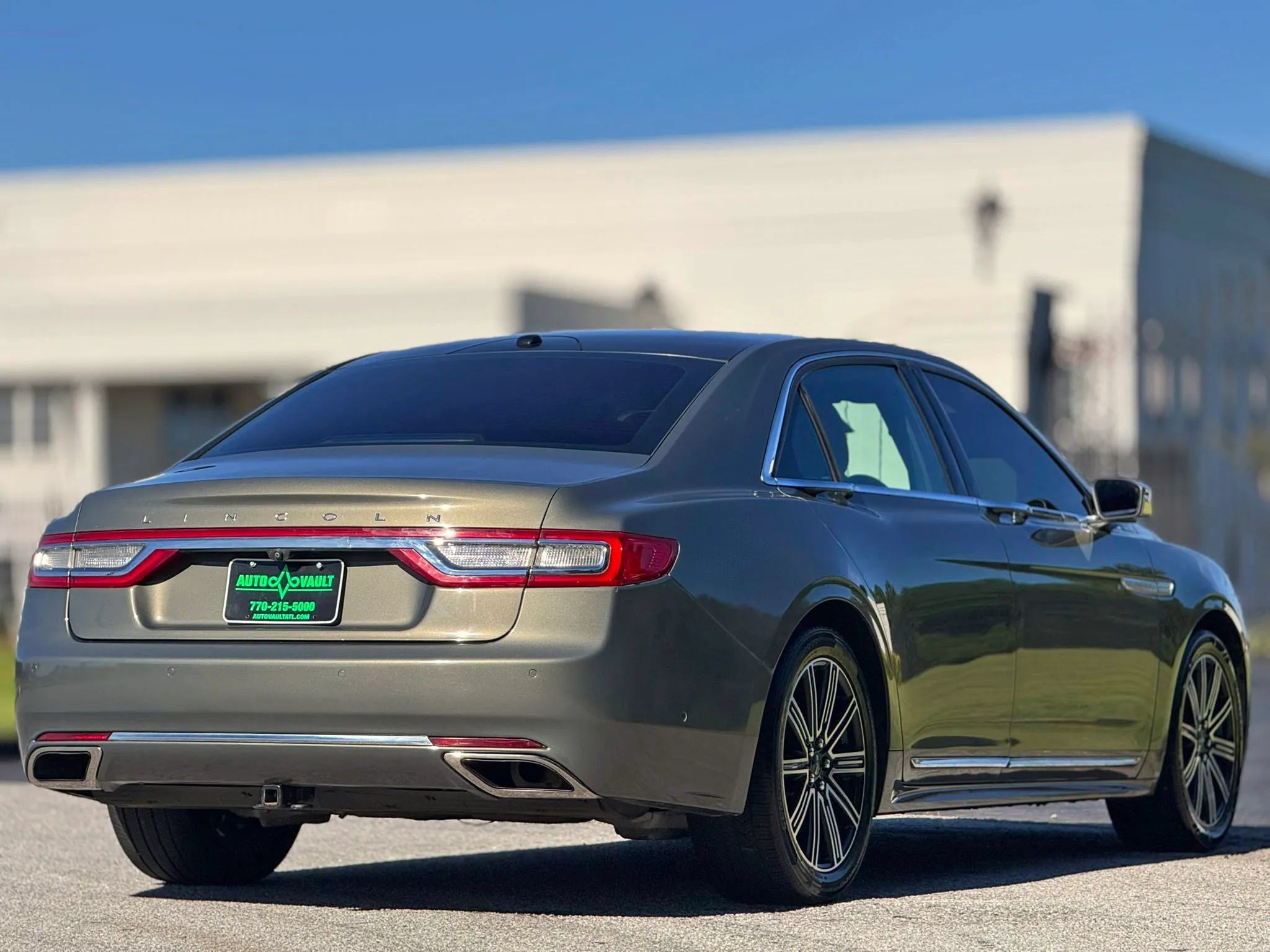 Used 2017 Lincoln Continental Reserve w/ Technology Package FWD image 11