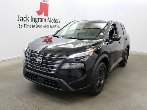 Certified 2026 Nissan Rogue SV FWD image 2