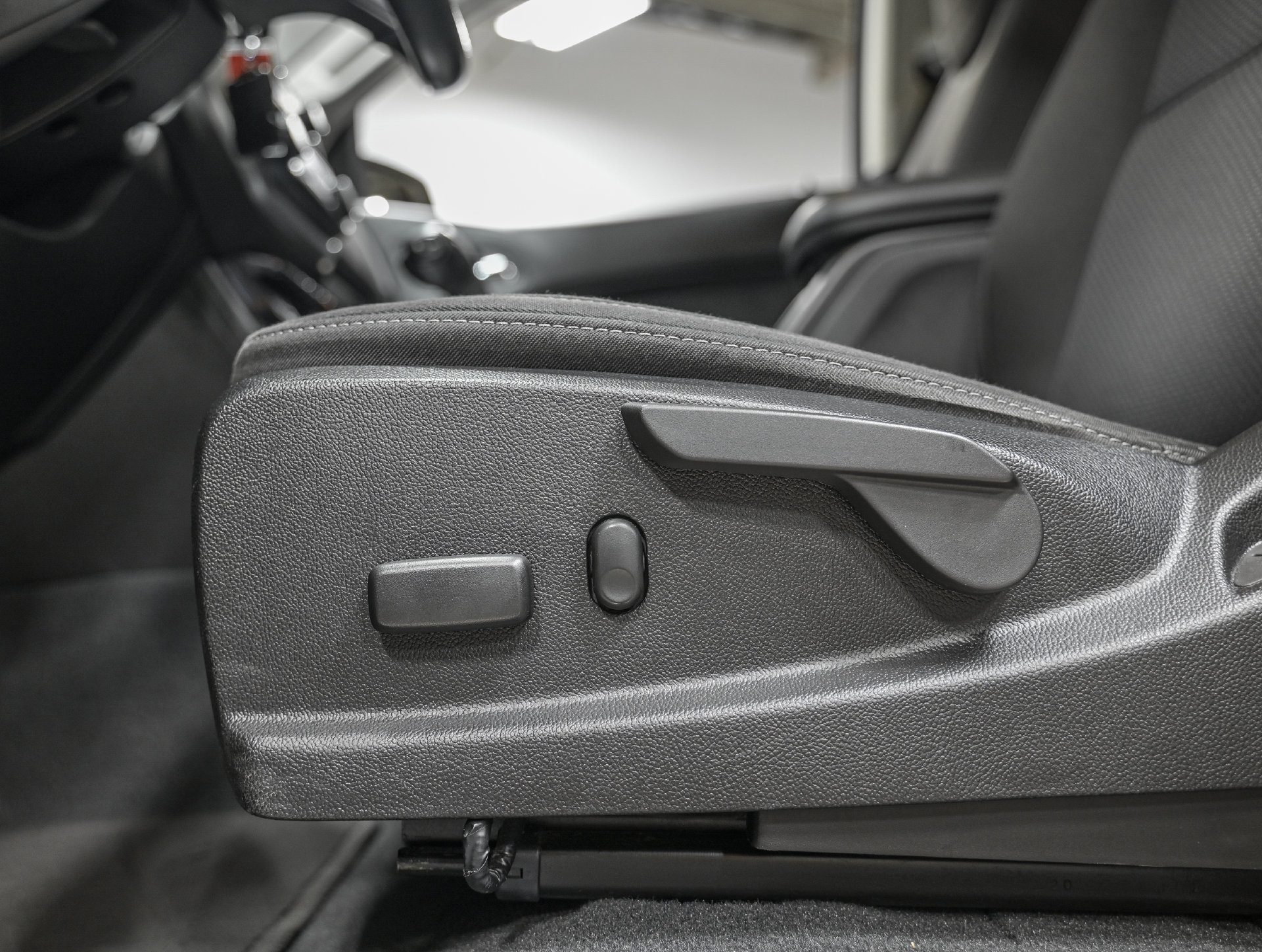 Used 2021 Chevrolet Colorado LT w/ Safety Package AWD/4WD image 14
