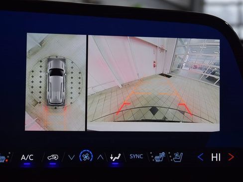 Used 2025 Chevrolet Traverse High Country image 53