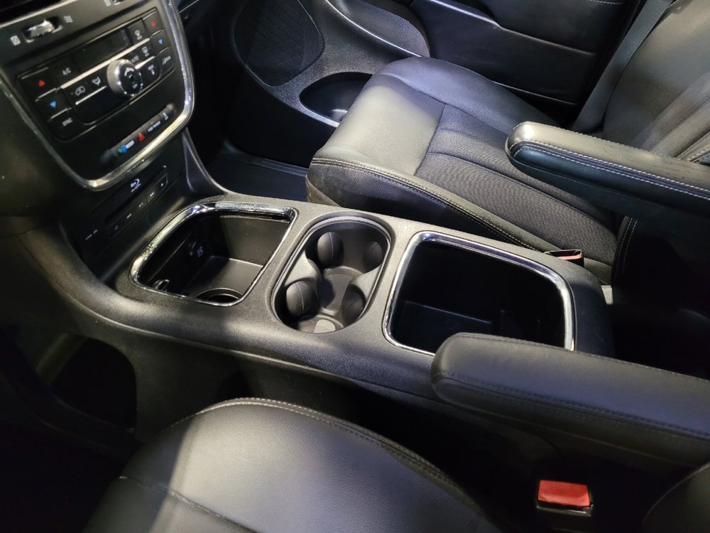 Used 2014 Chrysler Town & Country S FWD image 26
