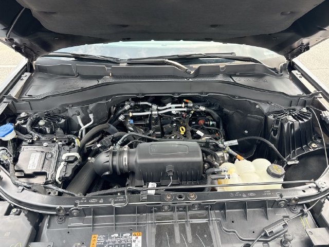 Used 2023 Ford Explorer XLT AWD/4WD image 37