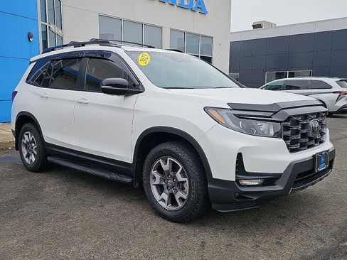 Used 2023 Honda Passport TrailSport image 3