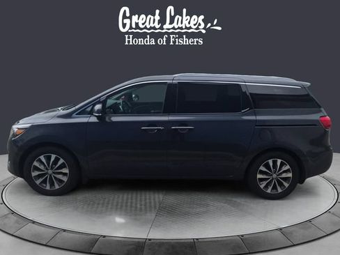 Used 2017 Kia Sedona FWD image 2