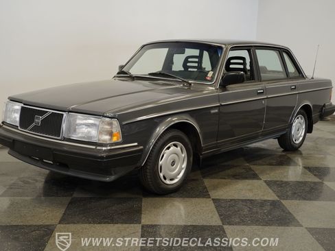 Used 1988 Volvo 240 Sedan RWD image 6