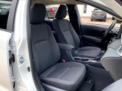 Used 2025 Toyota Corolla LE image 9