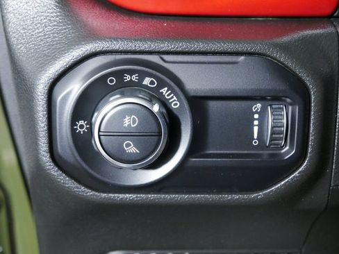 Used 2023 Jeep Gladiator Rubicon w/ Cold Weather Group AWD/4WD image 25