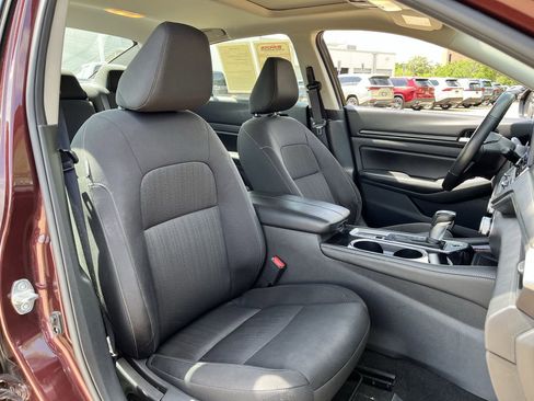 Used 2024 Nissan Altima 2.5 SV w/ SV Premium Package FWD image 25