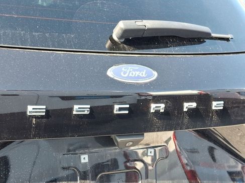 Used 2022 Ford Escape SEL w/ Technology Package image 9