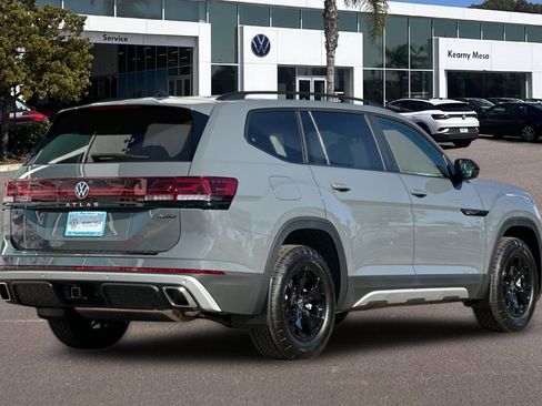 New 2025 Volkswagen Atlas Peak Edition SE AWD/4WD image 4