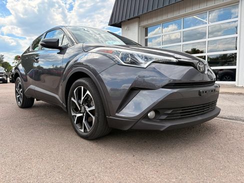 Used 2018 Toyota C-HR XLE FWD image 2